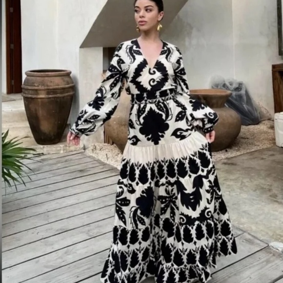 Zara Black & Cream Printed Long Sleeve Midi Dress - Picture 2 of 7